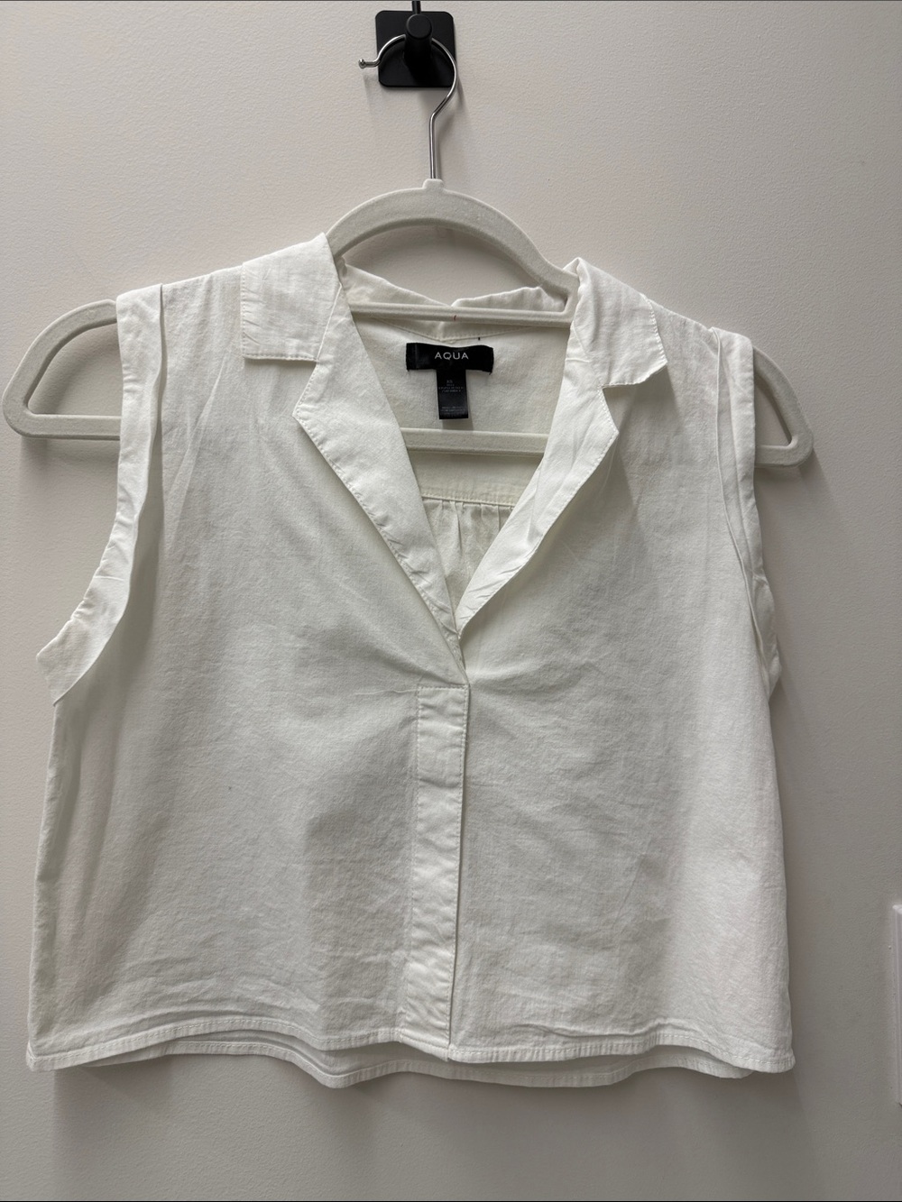 Aqua White Sleeveless Collared V-Neck Crop Top